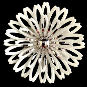 1972 Sarah Conventry White Petals Brooch